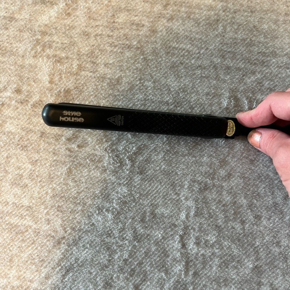 Style House Mini Straightener